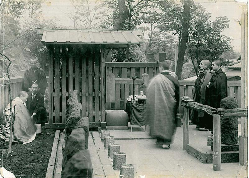 泉岳寺にて分土昭和28年.jpg